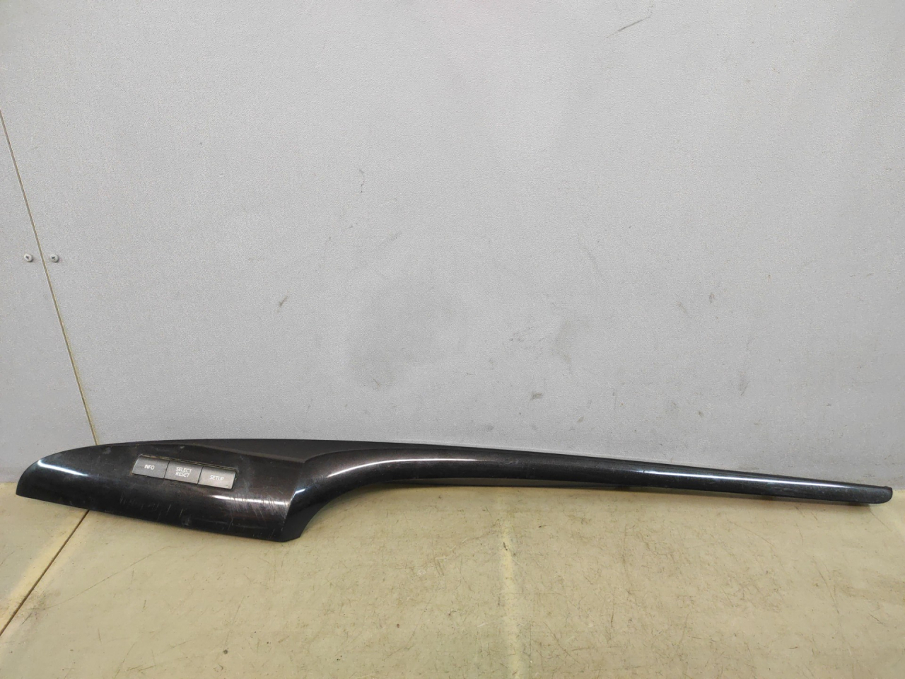 накладка на торпедо (консоль) Toyota Sienna 3 поколение 2014, 3.5 л., 2GR-FE, бензин, АКПП, черный, передний привод, 5547508020 - фото №1