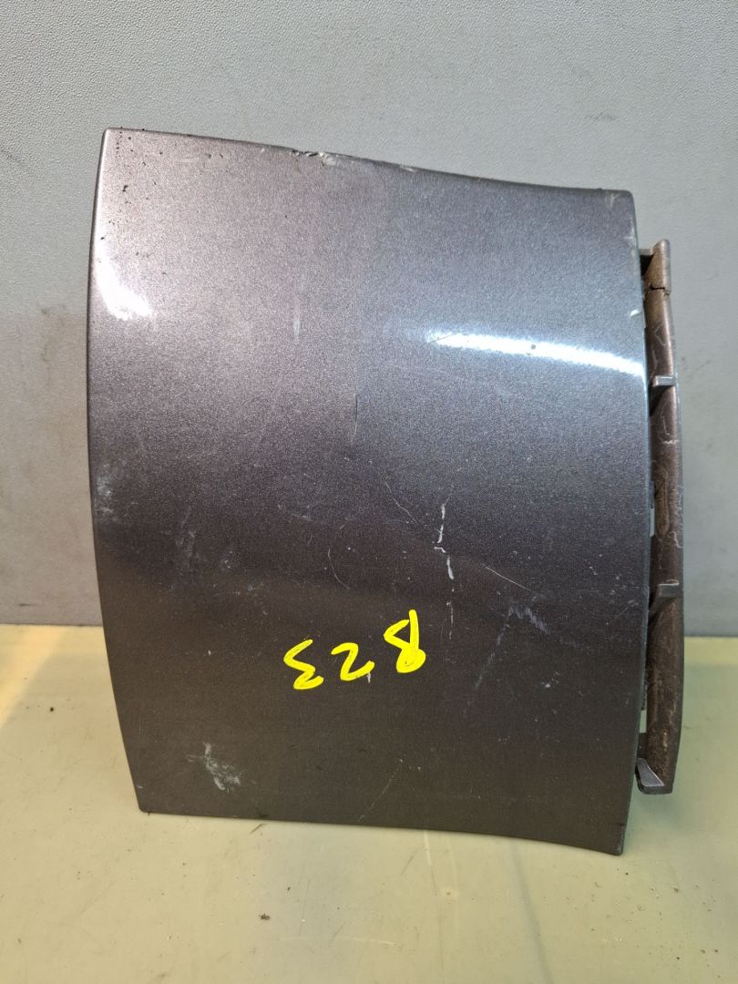 молдинг заднего бампера Toyota Sienna 3 поколение 2011, 3.5 л., 2GR-FE, бензин, АКПП, серый, передний привод, 5216608010 - фото №1