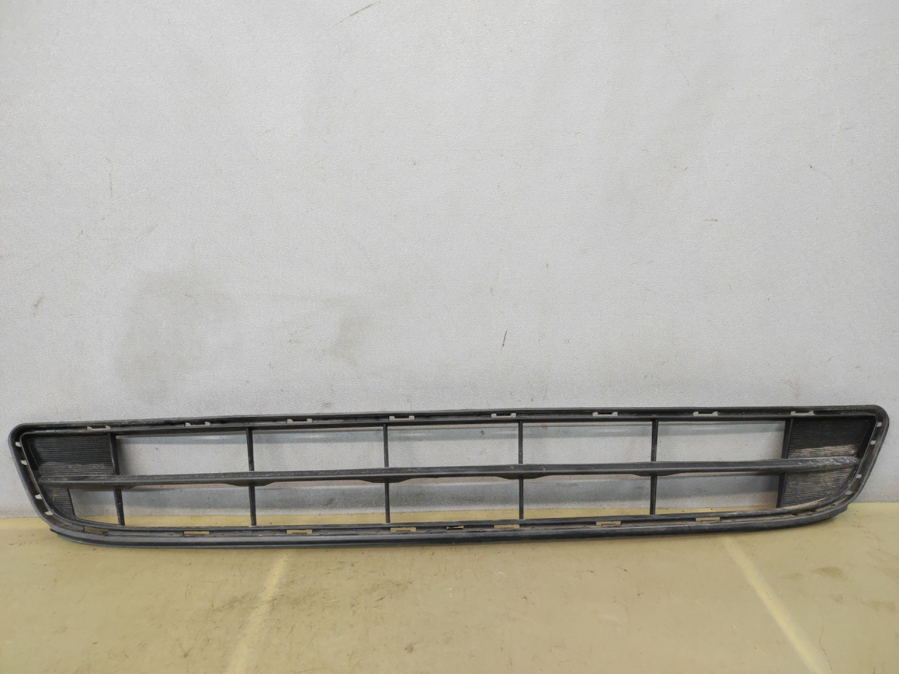 заглушка (решетка) в бампер Subaru Impreza 5 поколение (GK/GT) 2019, 2.0 л., бензин, вариатор, серый, седан, полный привод - фото №1