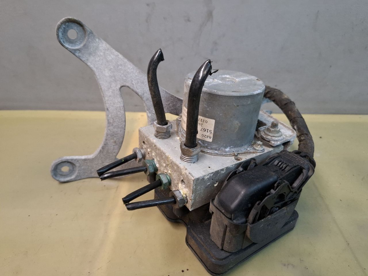 блок ABS Chevrolet Malibu 9 поколение 2018, 1.5 л., бензин, АКПП, бордовый, передний привод, 84205167 - фото №1