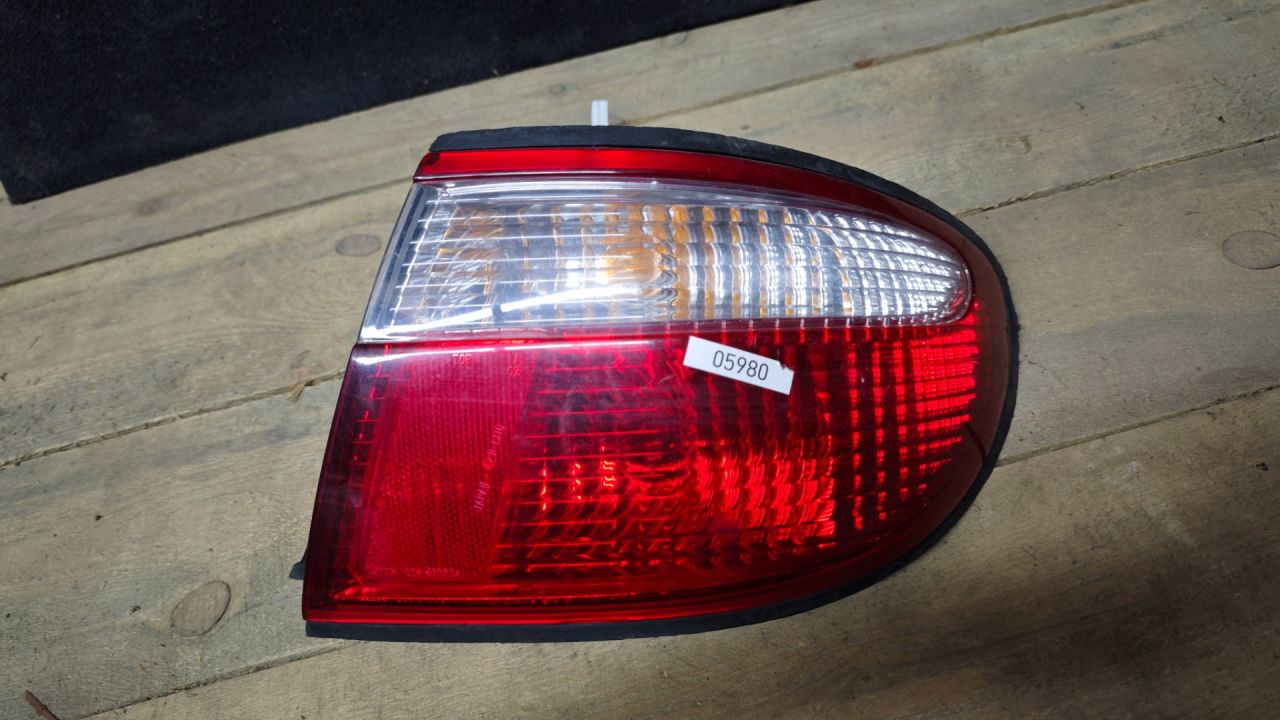 фонарь задний правый Mazda Millenia 1 поколение 1999 - фото №1