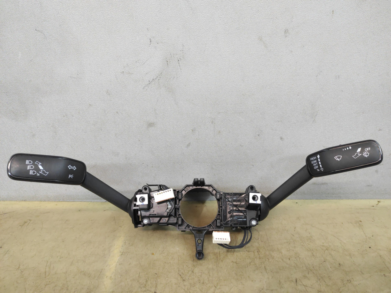 переключатель подрулевой (стрекоза) Volkswagen Jetta 7 поколение 2019, 1.4 л., бензин, АКПП, синий, седан, передний привод, 5Q1953569, 5Q1953521AJ - фото №1