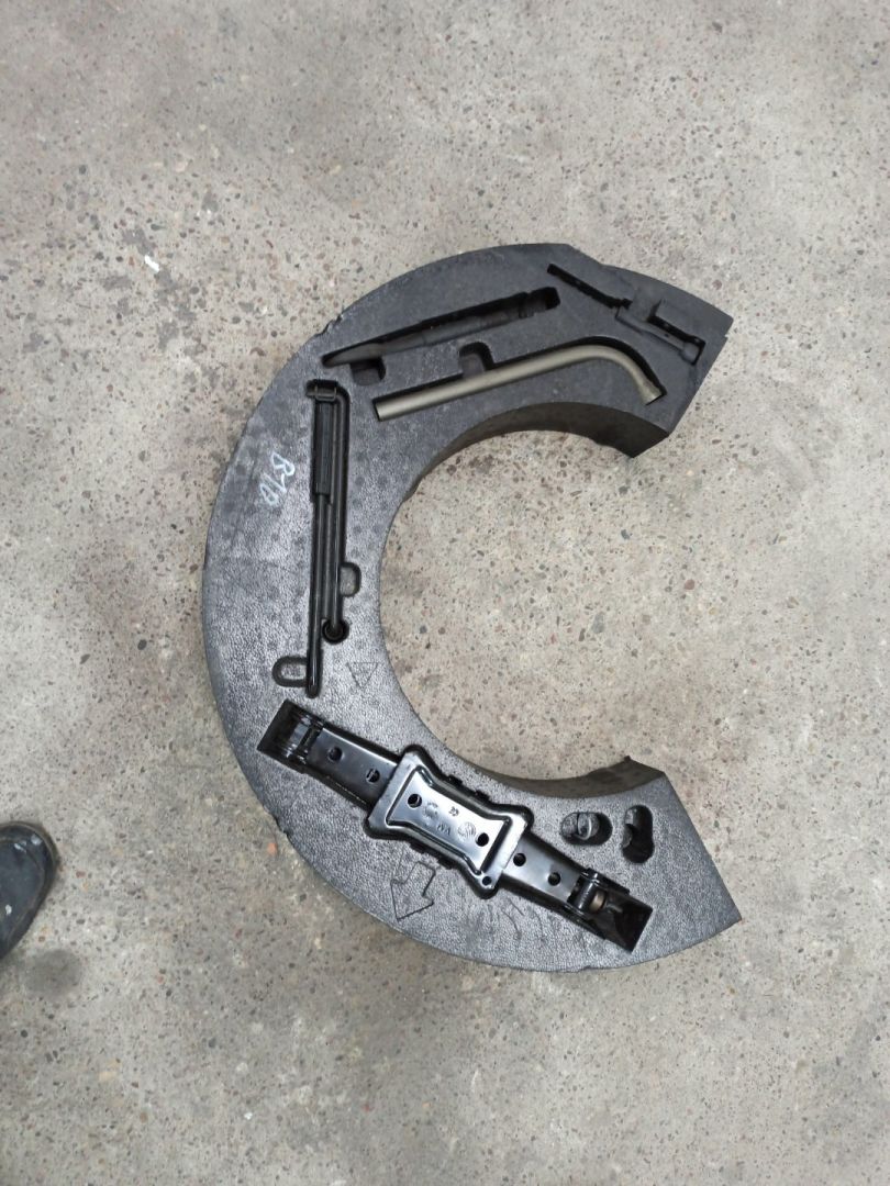 домкрат Volkswagen Jetta 7 поколение 2020, 2.0 л., бензин, серый, седан, передний привод - фото №1