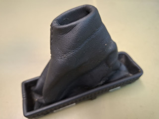 чехол рычага КПП Chevrolet Equinox 3 поколение 2018, 1.5 л., бензин, АКПП, серый/441b, полный привод, 23291891A