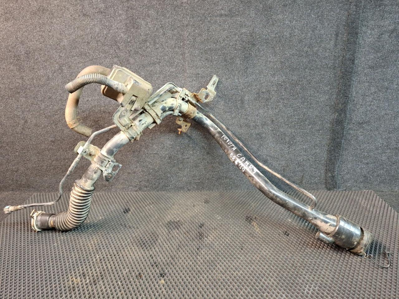 горловина топливного бака Toyota Camry 7 поколение XV40 2008 - фото №1