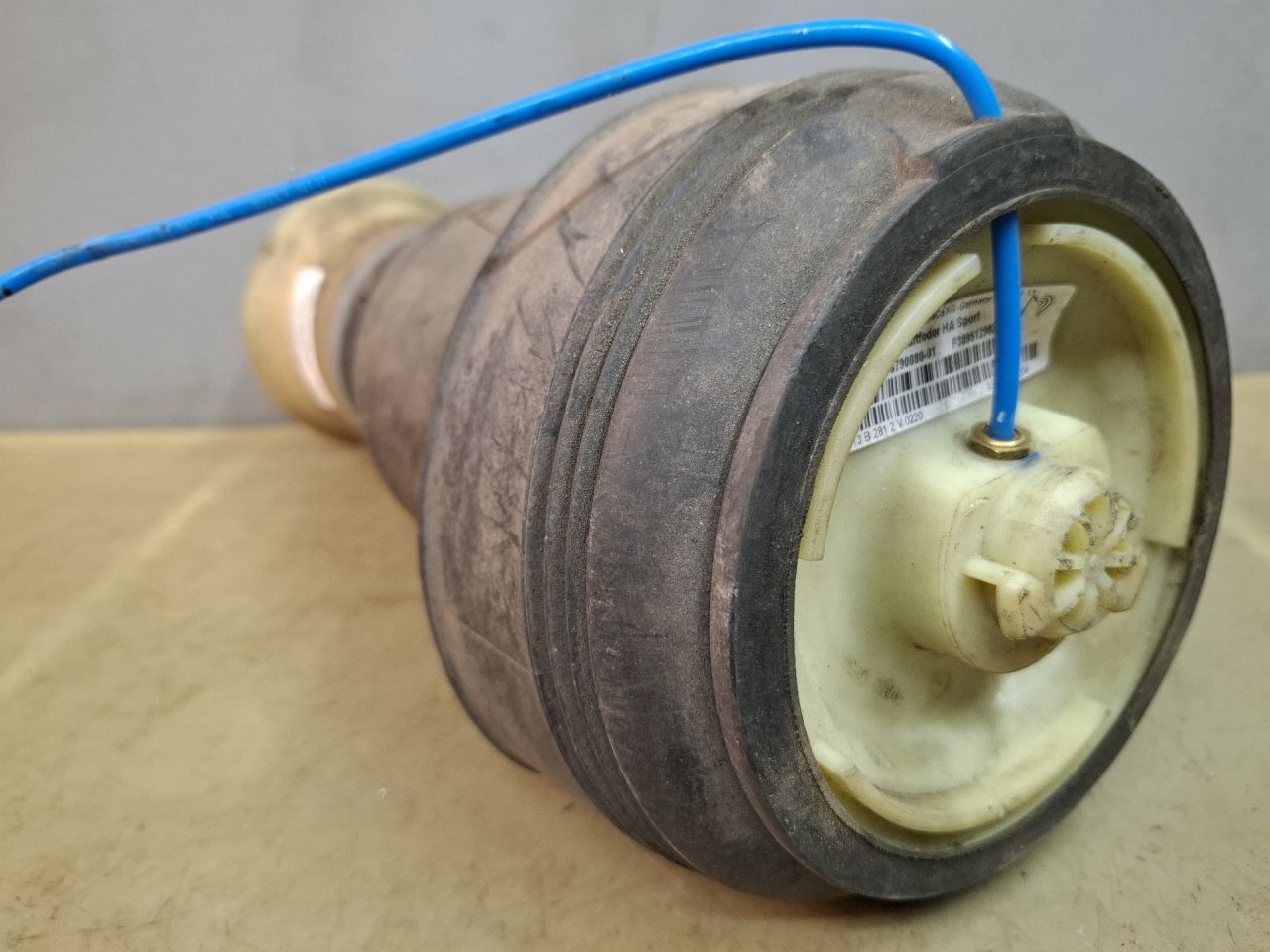 пневмоподушка BMW X5 E70 2008, 3.0 л., дизель, АКПП, серый, внедорожник 5 дв., полный привод, правый руль, 37126790080-01 - фото №1