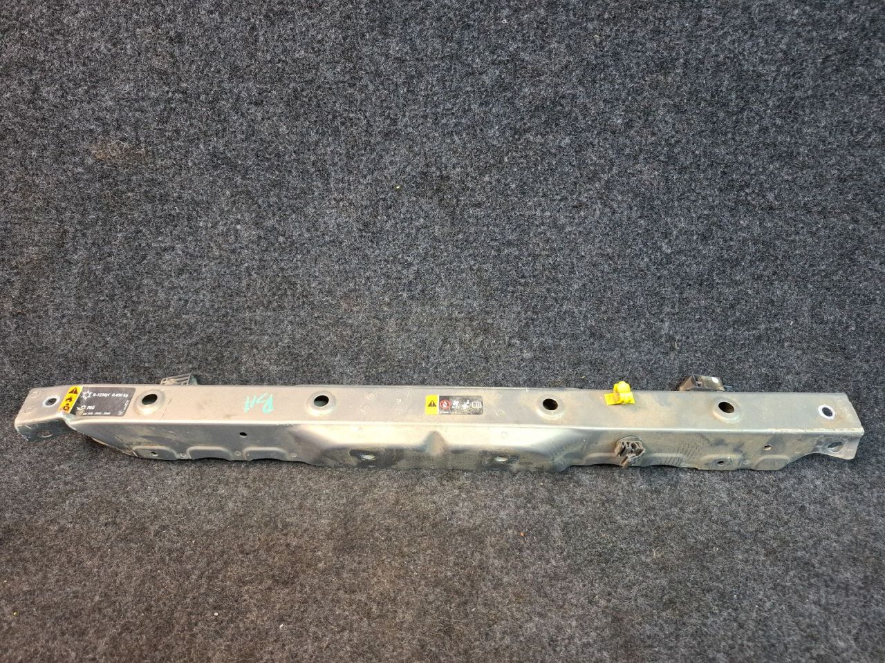 верхняя планка телевизора Chevrolet Equinox 3 поколение 2018, 1.5 л., бензин, АКПП, серый/441b, полный привод, 94568902 - фото №1