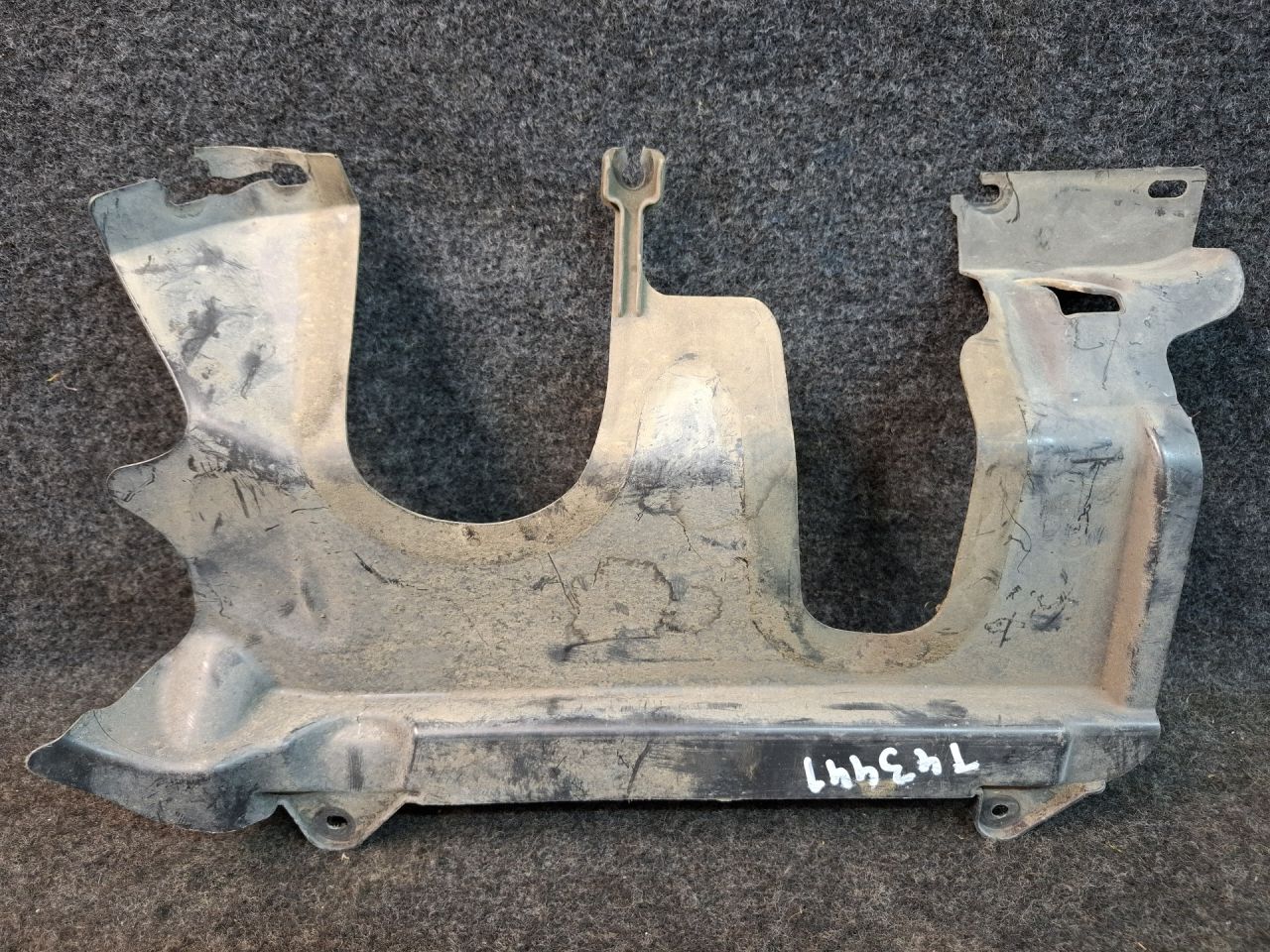 кожух (защита) рулевого механизма BMW X4 F26 2016, 2.0 л., дизель, АКПП, черный, 10834110, 57757348762 - фото №1