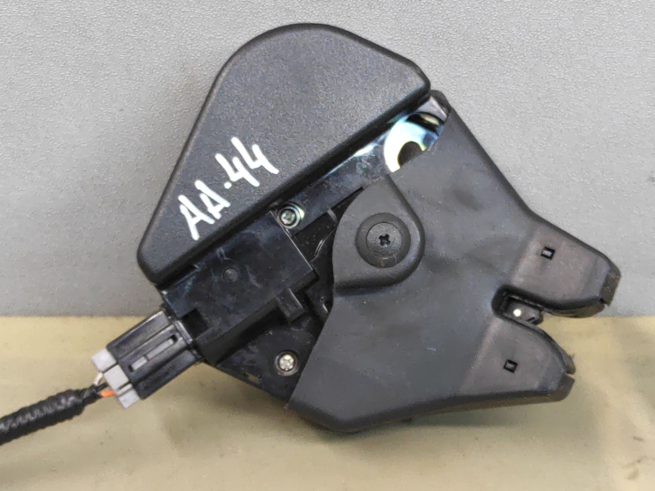 замок багажника Honda Accord 8 поколение CU2 2010, 2.4 л., K24Z3, бензин, АКПП, серый, седан, передний привод, правый руль - фото №1