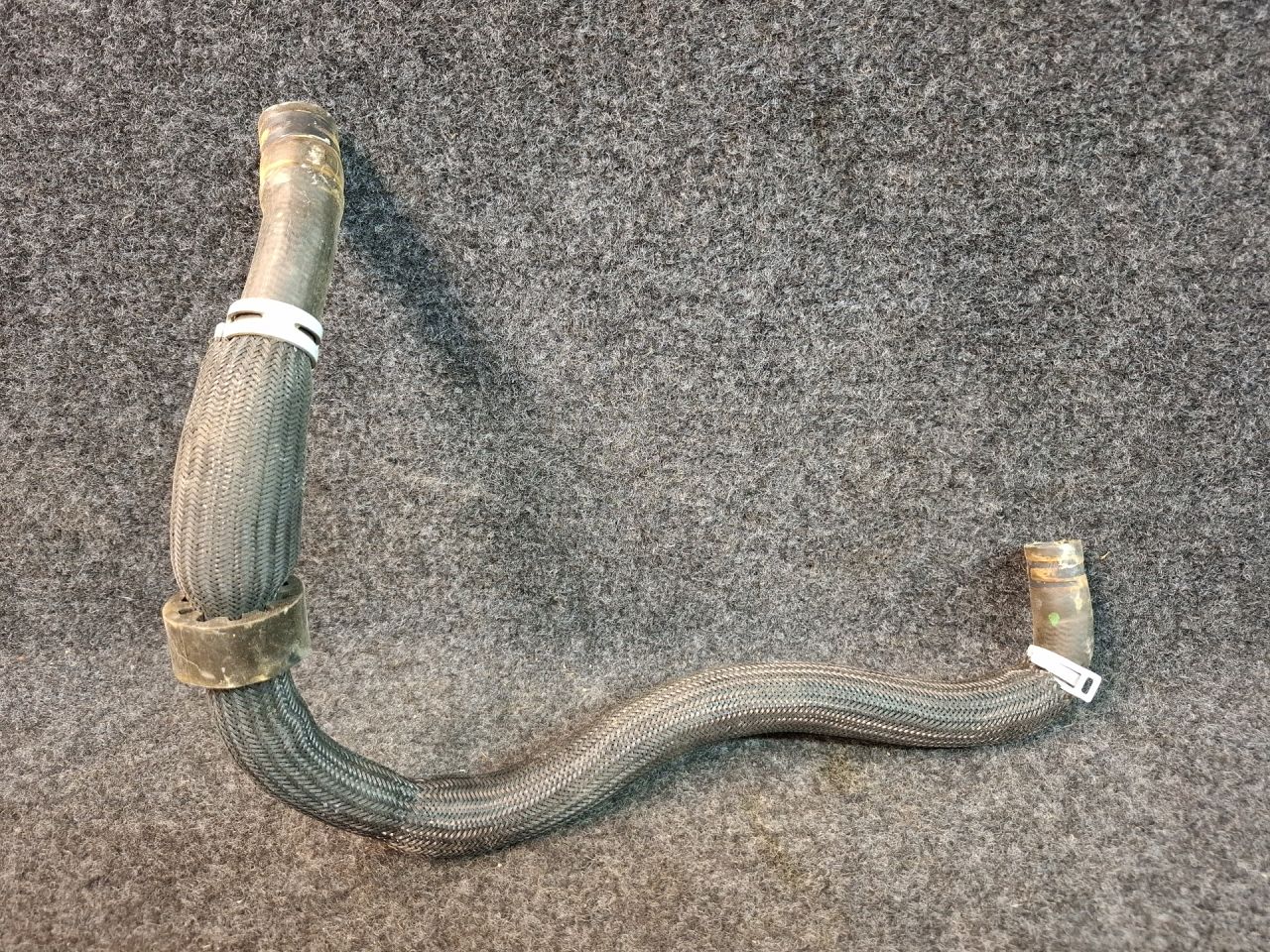 патрубок (трубопровод, шланг) Chevrolet Equinox 3 поколение 2018, 2.0 л., бензин, АКПП, передний привод, 23241658 - фото №1