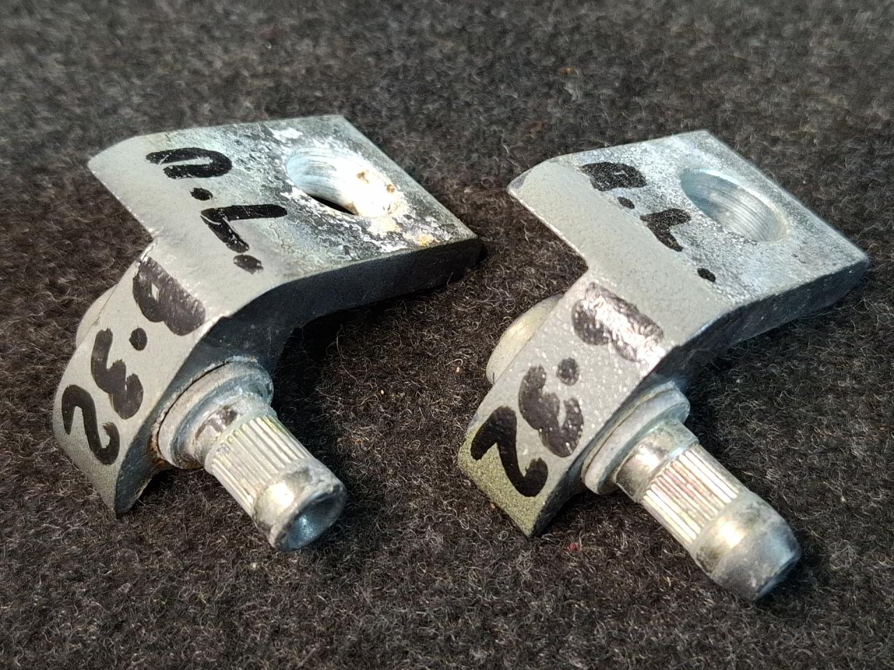 петля двери Volkswagen Tiguan 2 поколение 2020, 2.0 л., бензин, АКПП, серый, полный привод - фото №1