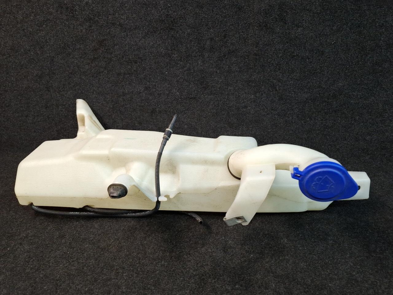 бачок омывателя Ford Escape 4 поколение CX482 2020, 2.0 л., бензин, АКПП, белый az, внедорожник 5 дв., полный привод, LJ6B17B613BB - фото №1