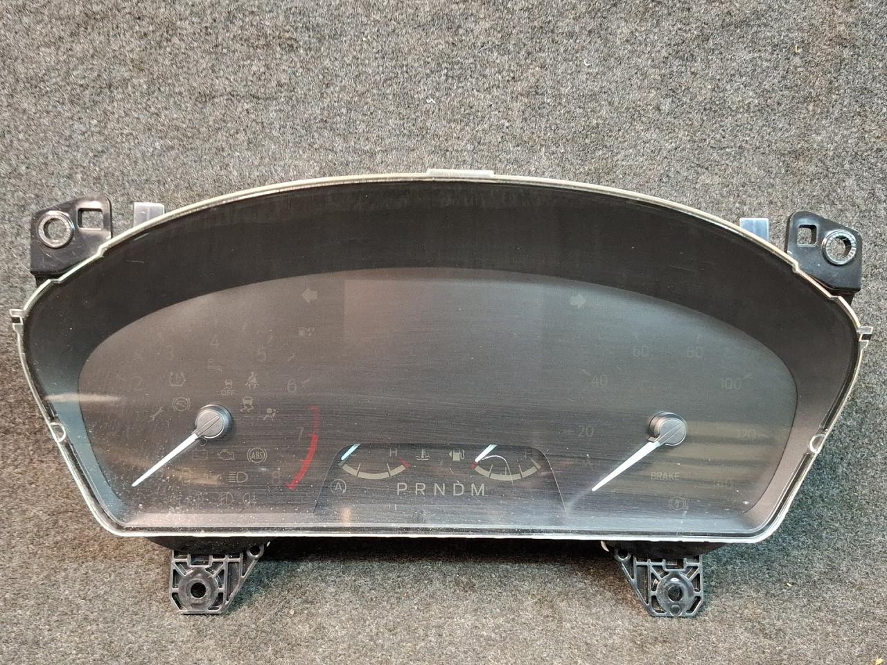 щиток приборов (приборная панель) Ford Escape 4 поколение CX482 2020, 2.0 л., бензин, АКПП, белый az, внедорожник 5 дв., полный привод, LJ6T-10849-BEG - фото №1