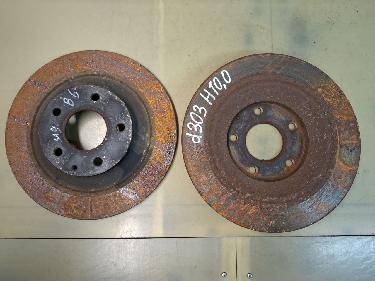 диски тормозные задние Mazda CX-5 2 поколение KF 2018, 2.5 л., PYY1, бензин, АКПП, серый/46g, внедорожник 5 дв., полный привод - фото №1