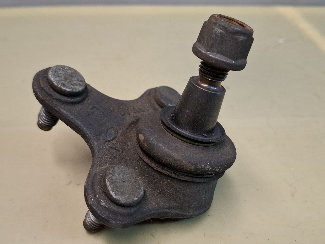 шаровая опора Volkswagen Jetta 7 поколение 2019, 1.4 л., бензин, АКПП, оранжевый, седан, передний привод - фото №1