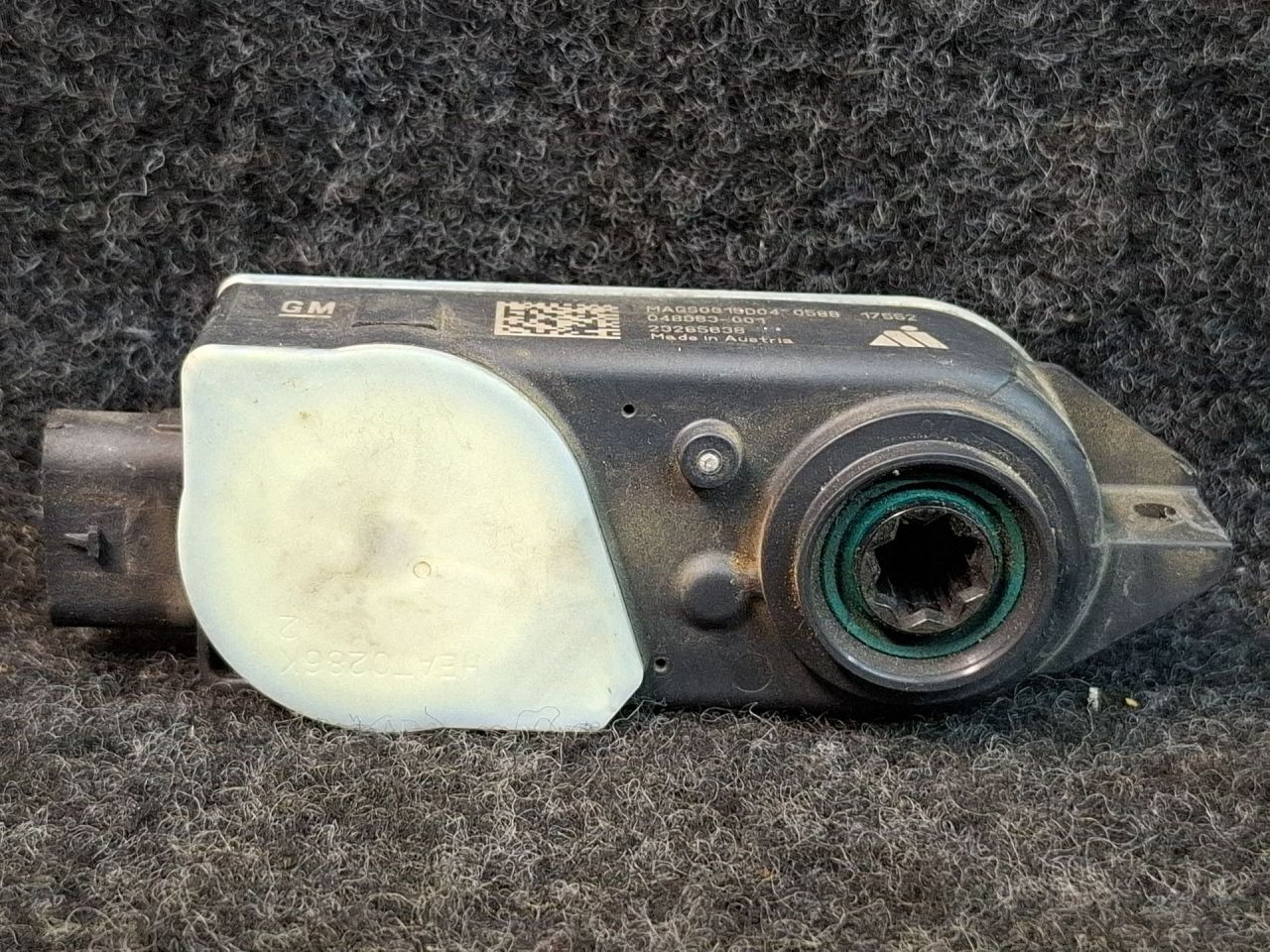 Моторчик жалюзи Chevrolet Equinox 3 поколение 2018, 1.5 л., бензин, АКПП, серый/441b, полный привод, 23285638 - фото №1