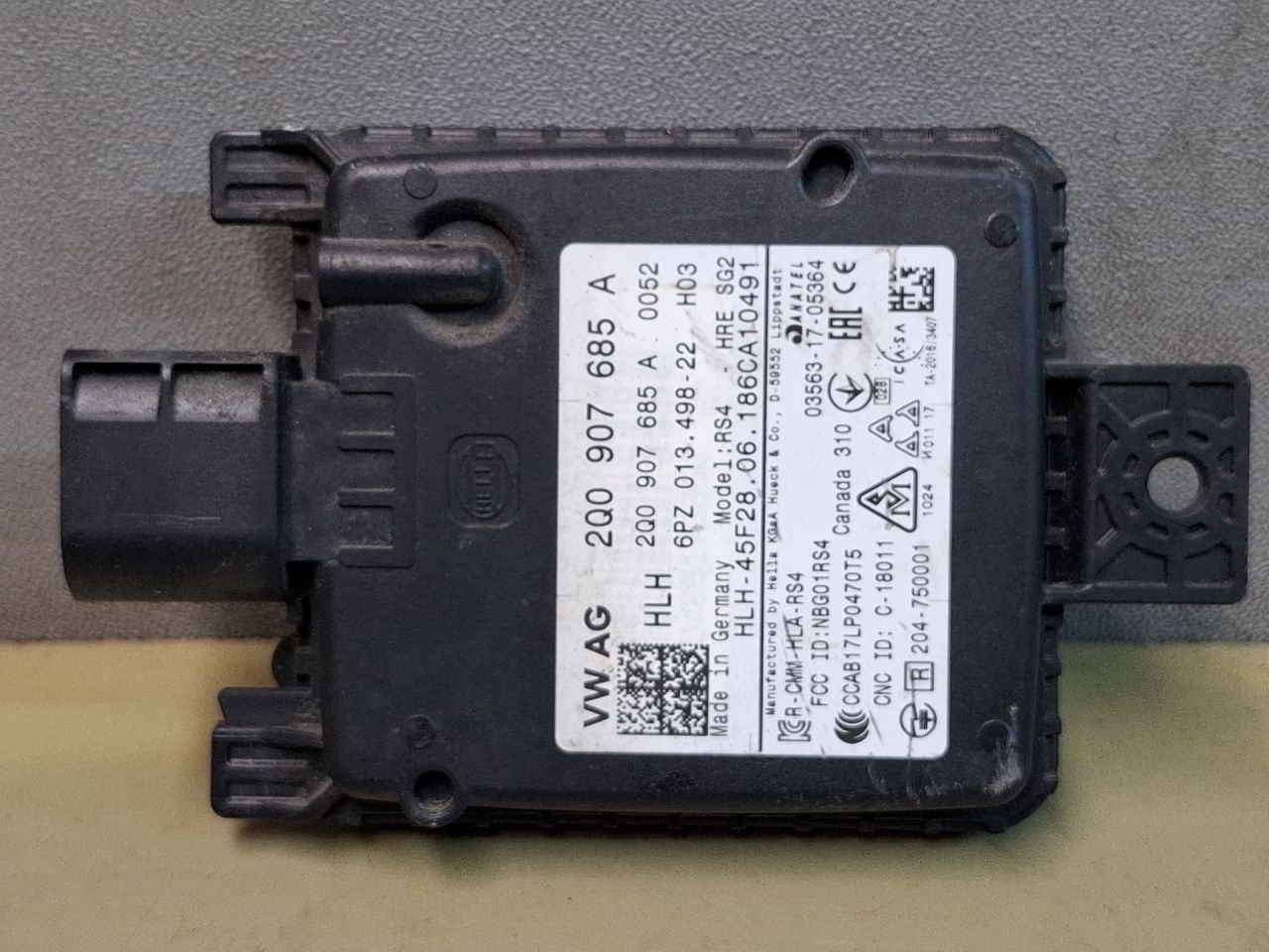 датчик мертвых (слепых) зон Volkswagen Jetta 7 поколение 2019, 1.4 л., бензин, АКПП, оранжевый, седан, передний привод, 2Q0907685A - фото №1