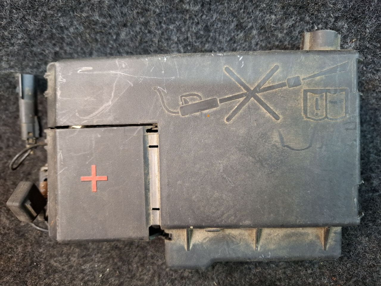 клемма аккумулятора плюс Chevrolet Equinox 3 поколение 2018, 2.0 л., бензин, АКПП, передний привод - фото №1