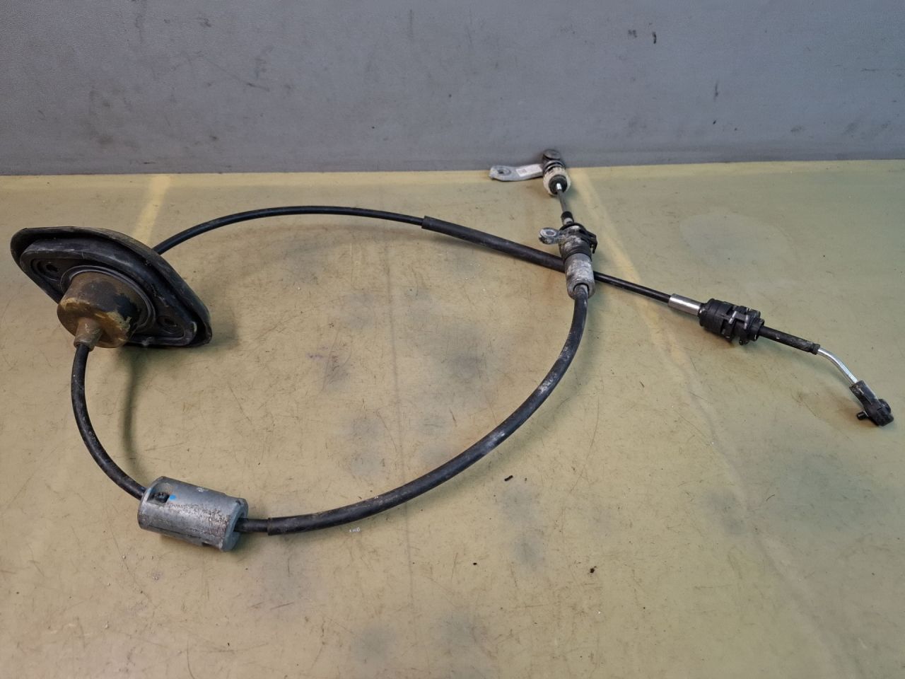 трос кулисы КПП Chevrolet Blazer 3 поколение 2019, 3.6 л., бензин, АКПП, белый, полный привод, 84399492 - фото №1