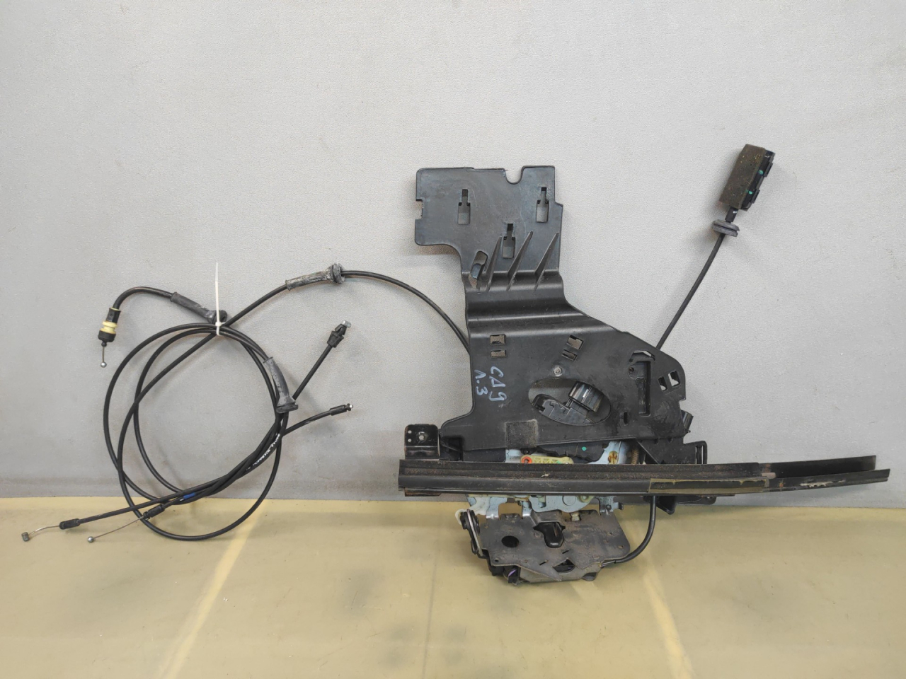 замок двери сдвижной Dodge Grand caravan 5 поколение 2010, 3.6 л., бензин, АКПП, минивэн, передний привод - фото №1