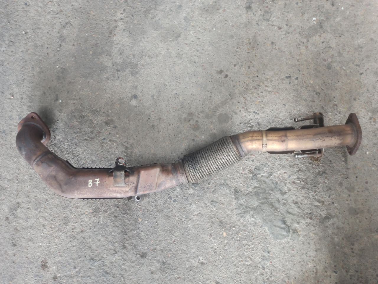 труба приемная глушителя Chevrolet Equinox 3 поколение 2018, 2.0 л., бензин, АКПП, передний привод - фото №1