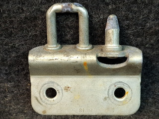 ответная часть (скоба) замка двери Mercedes-Benz Sprinter 2 поколение (W906) 2007, 2.1 л., OM 646.701, дизель, МКПП, красный, A9067400032