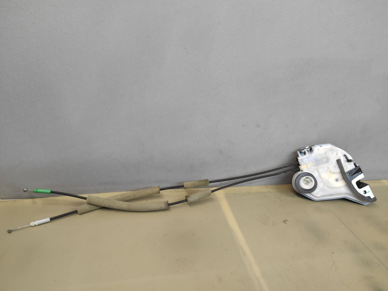 замок двери задней левой Subaru Impreza 5 поколение (GK/GT) 2019, 2.0 л., бензин, вариатор, серый, седан, полный привод, 18102514D - фото №1