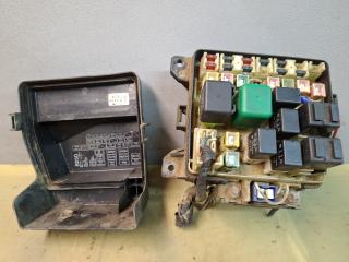 блок предохранителей Mazda 323F BJ 2000, 2.0 л., RF3F, дизель, МКПП, хетчбэк 5 дв., передний привод