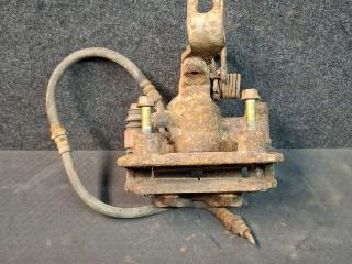 суппорт задний правый Mazda 626 5 поколение [рестайлинг] GW 2001, 2.0 л., RF4F, дизель, МКПП, серебристый, универсал, передний привод