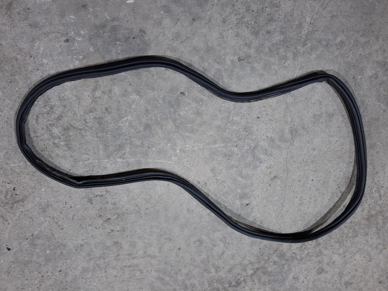 уплотнитель Chevrolet Malibu 9 поколение 2018, 1.5 л., бензин, АКПП, бордовый, передний привод - фото №1