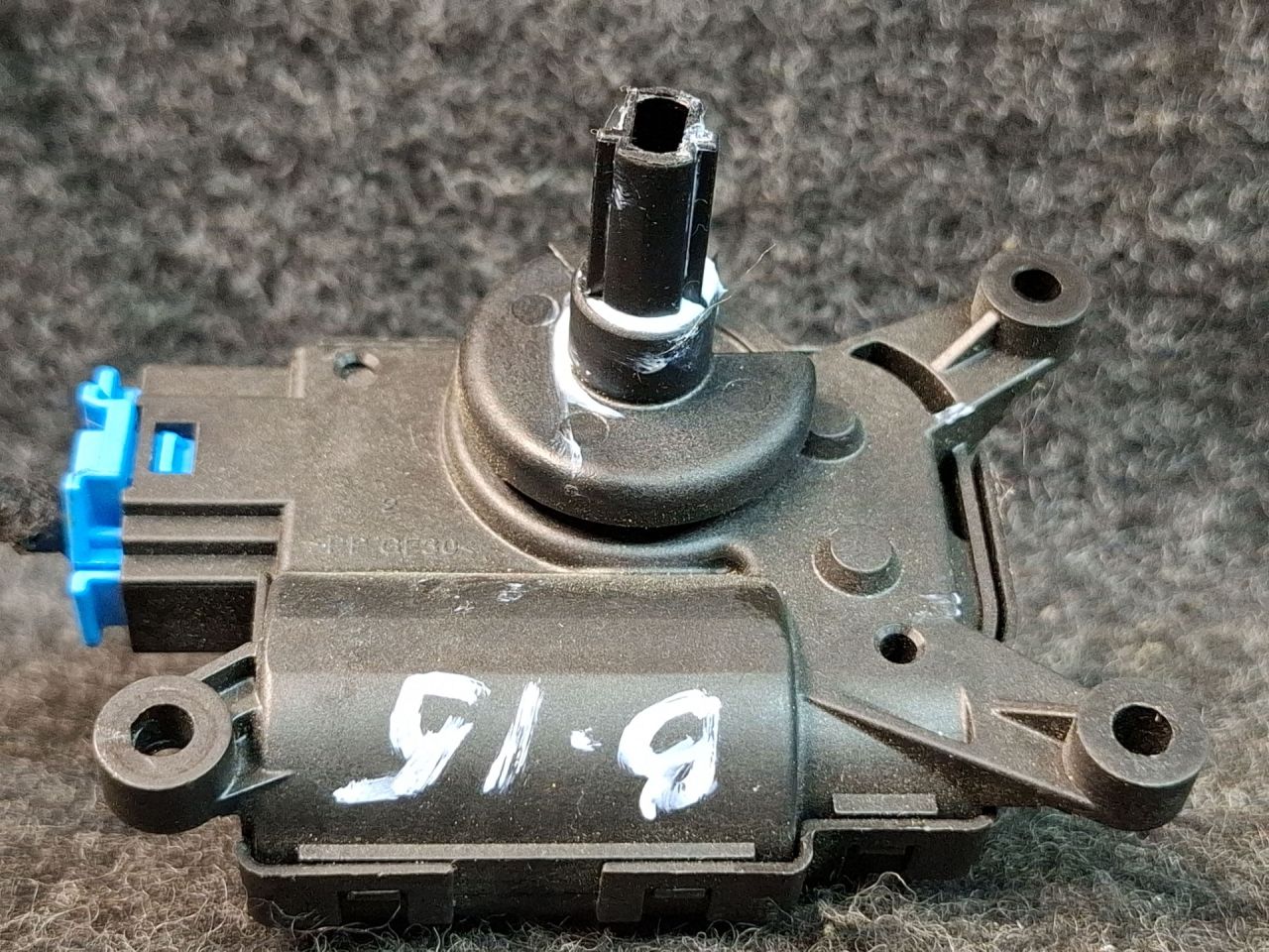 моторчик заслонки печки Volkswagen Jetta 7 поколение 2019, 1.4 л., бензин, АКПП, серый, передний привод, 2Q0907511G - фото №1