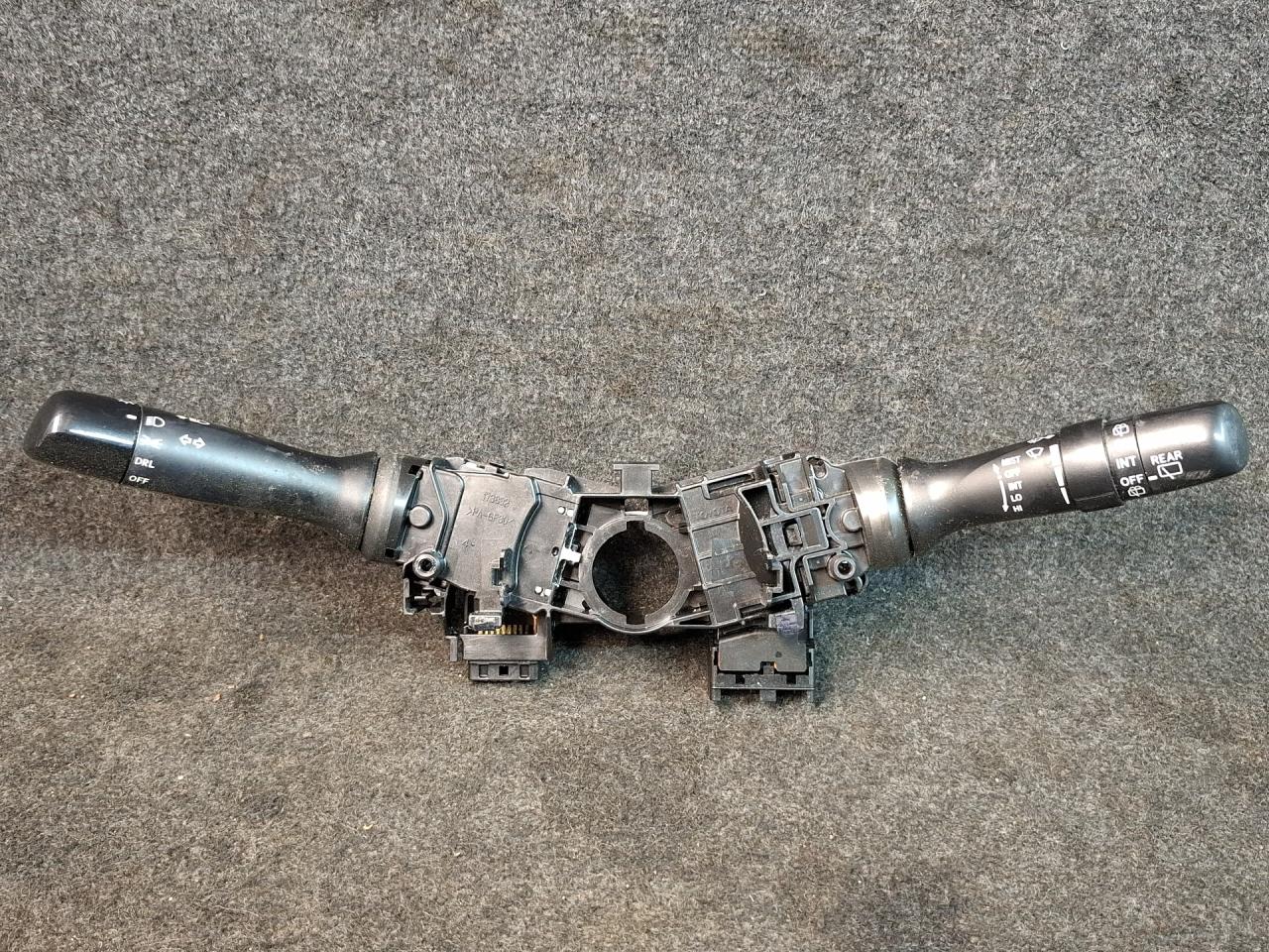 переключатель подрулевой (стрекоза) Toyota Prius V 1 поколение ZVW41 ZVW41 2014, 1.8 л., гибрид, АКПП, синий, хетчбэк 5 дв., передний привод - фото №1