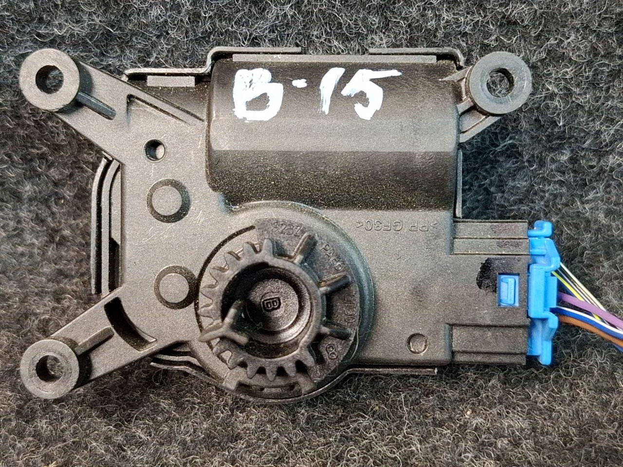 моторчик заслонки печки Volkswagen Jetta 7 поколение 2019, 1.4 л., бензин, АКПП, серый, передний привод, 2Q0907511G - фото №1