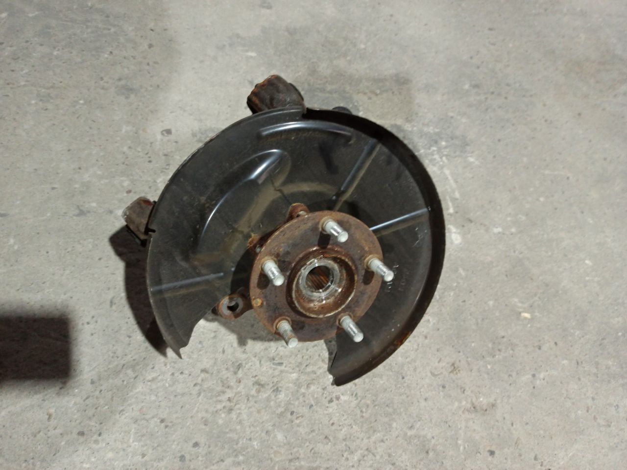 кулак задний левый Mazda CX-5 2 поколение KF 2018, 2.5 л., PYY1, бензин, АКПП, серый/46g, внедорожник 5 дв., полный привод - фото №1