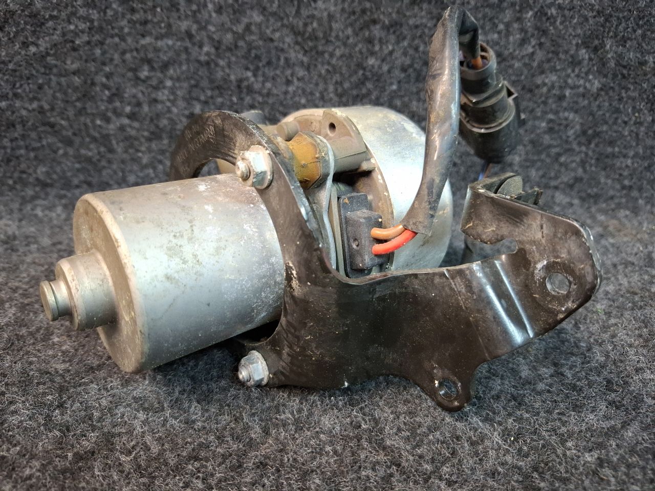 насос вакуумный Volkswagen Jetta 7 поколение 2021, 1.4 л., бензин, АКПП, серый, передний привод, 5Q0612181 - фото №1