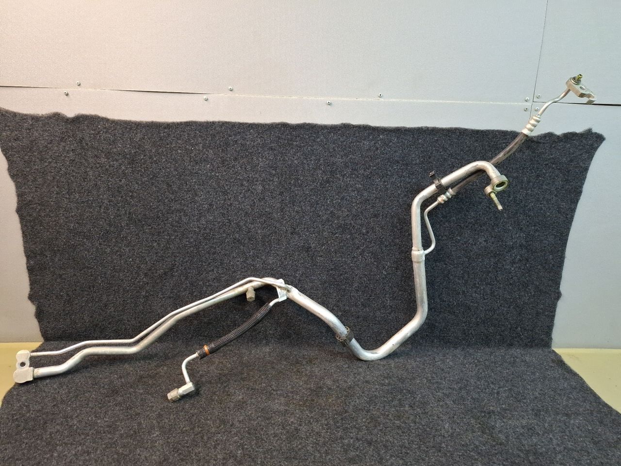 трубка кондиционера Chevrolet Equinox 3 поколение 2018, 2.0 л., бензин, АКПП, передний привод, 23241665 - фото №1