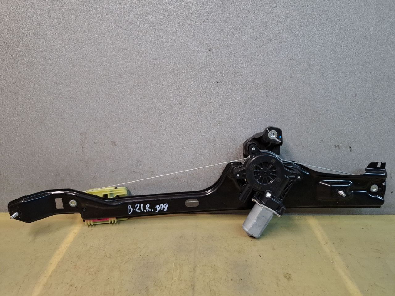 стеклоподъемник задний правый Chevrolet Blazer 3 поколение 2019, 3.6 л., бензин, АКПП, белый, полный привод - фото №1