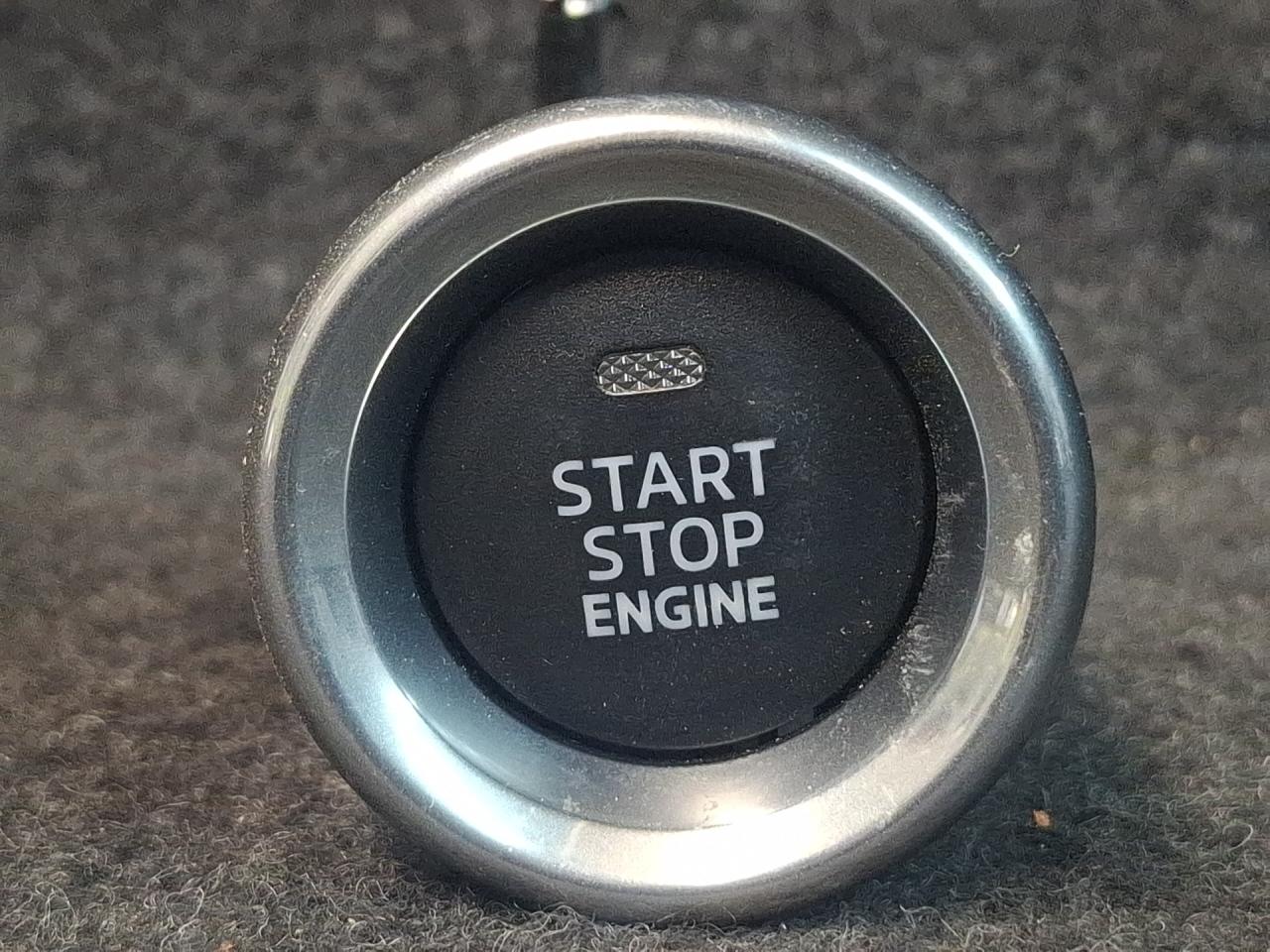 кнопка запуска двигателя Mazda CX-5 2 поколение KF 2018, 2.5 л., PYY1, бензин, АКПП, серый/46g, внедорожник 5 дв., полный привод, BJS7663S0 - фото №1