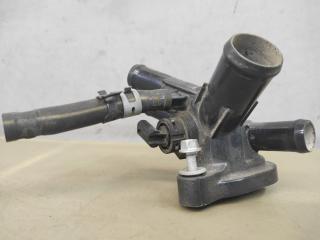 фланец (тройник) системы охлаждения Chevrolet Equinox 3 поколение 2018, 1.5 л., бензин, АКПП, серый 139х, минивэн, передний привод