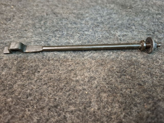 крепление аккумулятора Chevrolet Traverse 2 поколение [рестайлинг] 2022, 3.6 л., бензин, АКПП, белый, внедорожник 5 дв., полный привод