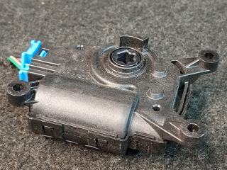 моторчик заслонки печки Volkswagen Jetta 7 поколение 2019, 1.4 л., бензин, АКПП, синий, седан, передний привод, 2Q0907511F