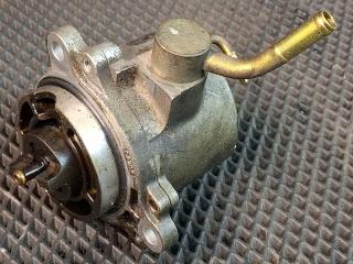 насос вакуумный Mazda 6 1 поколение [рестайлинг] GG 2006, 2.0 л., RF7J, дизель, 6МКПП, серый, универсал, передний привод, RF7J18-G00, X2T58173