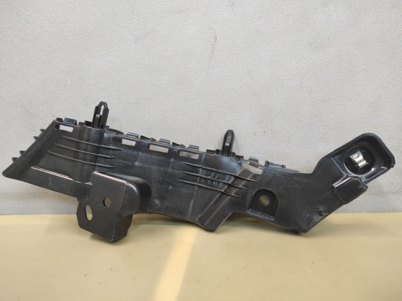 крепление бампера Buick Encore GX 1 поколение 2022, 42713982 - фото №1