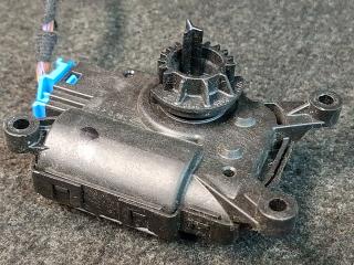 моторчик заслонки печки Volkswagen Jetta 7 поколение 2019, 1.4 л., бензин, АКПП, синий, седан, передний привод, 2Q0907511G