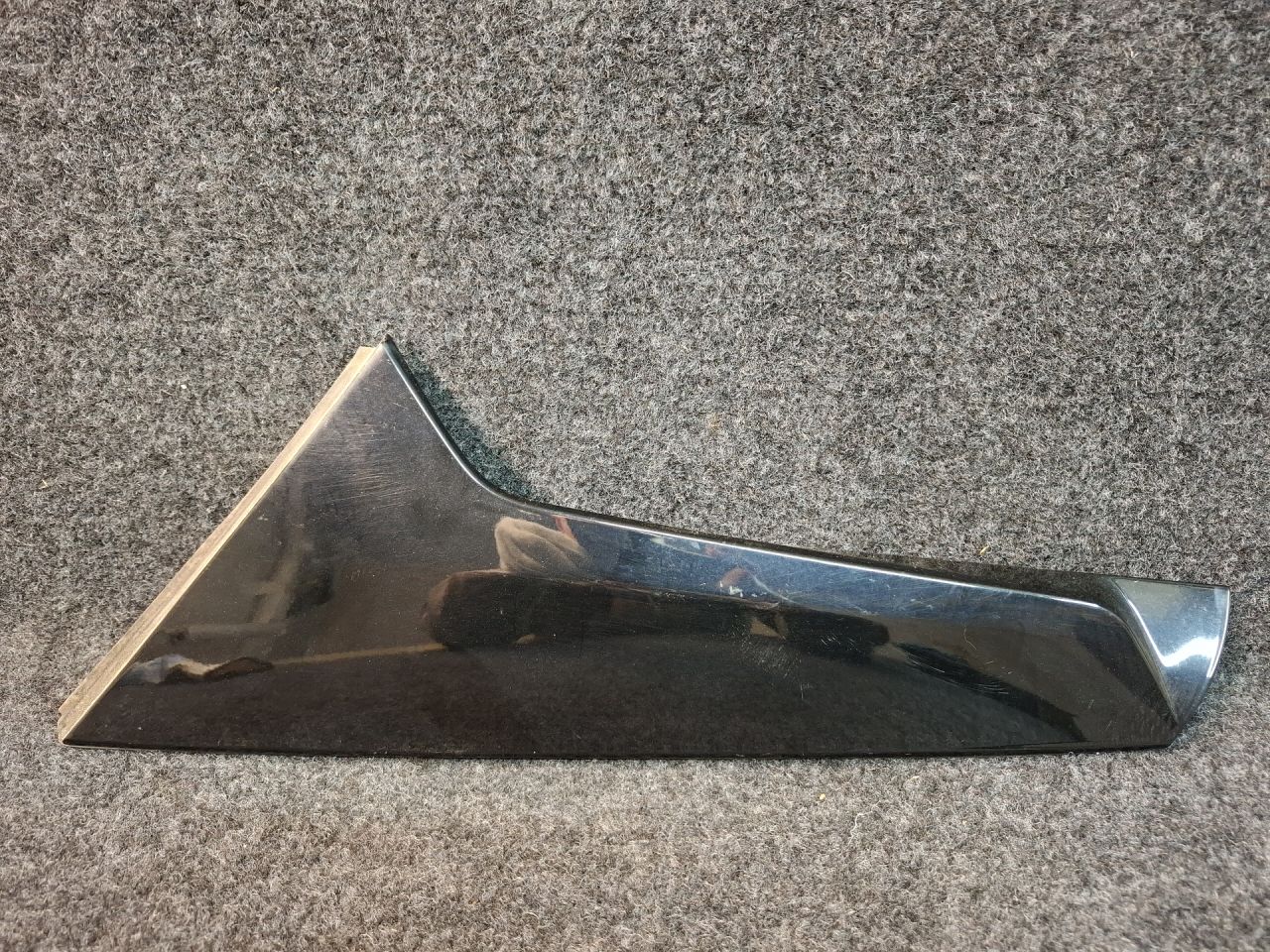 накладка двери (крышки) багажника Chevrolet Equinox 3 поколение 2018, 1.5 л., бензин, АКПП, серый/441b, полный привод, 84406195 - фото №1