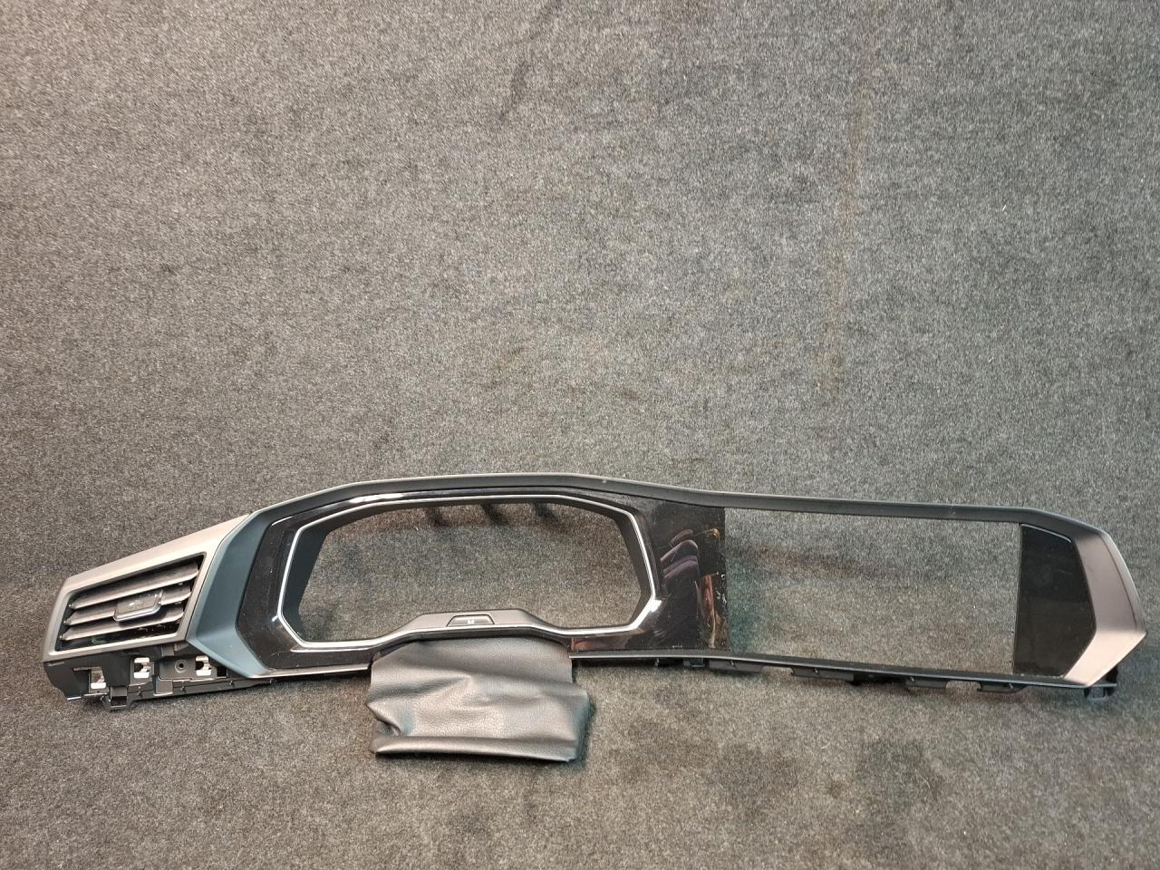 накладка на торпедо (консоль) Volkswagen Jetta 7 поколение 2019, 1.4 л., бензин, АКПП, синий, седан, передний привод, 17B854523J - фото №1