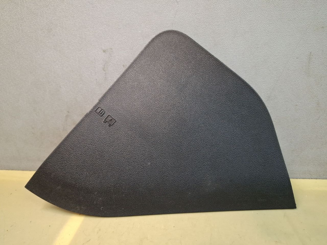 крышка блока предохранителей Chevrolet Blazer 3 поколение 2019, 3.6 л., бензин, АКПП, белый, полный привод - фото №1