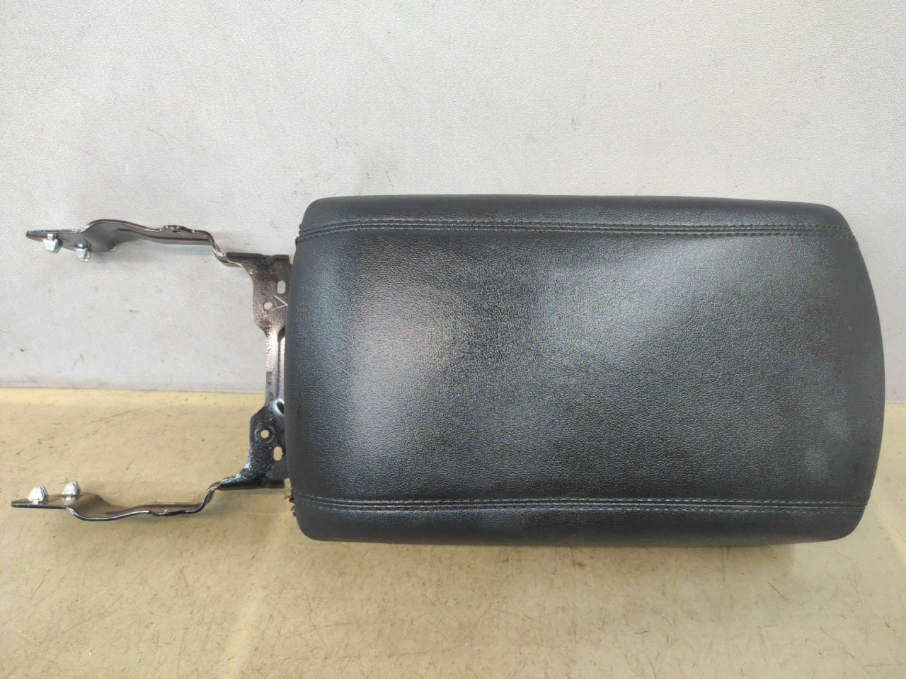 подлокотник Ford Edge 2 поколение CD539 2018, 2.0 л., бензин, АКПП, черный, внедорожник 5 дв., полный привод - фото №1