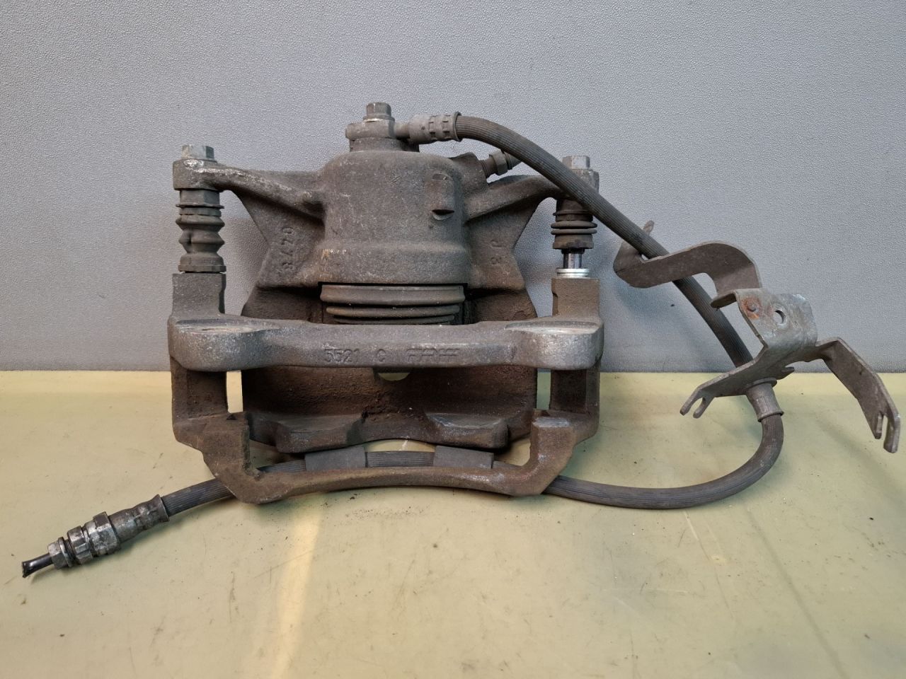 суппорт передний правый Volkswagen Jetta 7 поколение 2019, 1.4 л., бензин, АКПП, оранжевый, седан, передний привод - фото №1