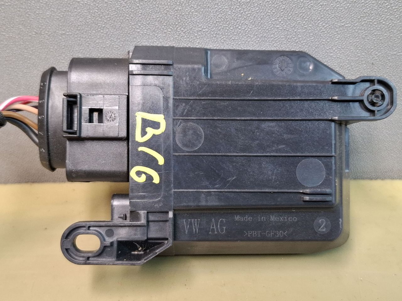 блок управления сиденьем Volkswagen Jetta 7 поколение 2019, 1.4 л., бензин, АКПП, оранжевый, седан, передний привод, 4M0959339B - фото №1